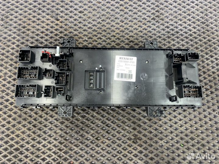 Блок предохранителей Renault T