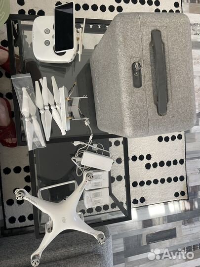 Квадрокоптер DJI Phantom 4 ; phantom 4 PRO