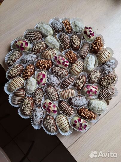 Финики в шоколаде