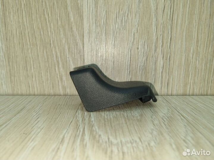 Заглушка крепления сиденья передняя правая Hyundai