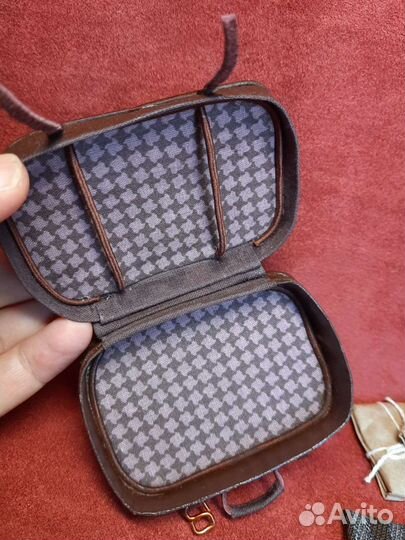 Винтажный чемодан с наполнением(миниатюра)