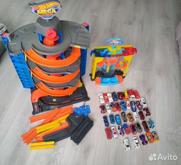 Hot wheels парковка мега гараж, автомойка, трек