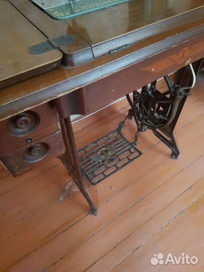 Швейная машина антикварная