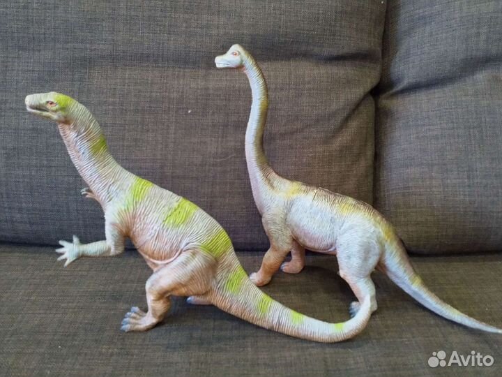 Фигурки динозавров