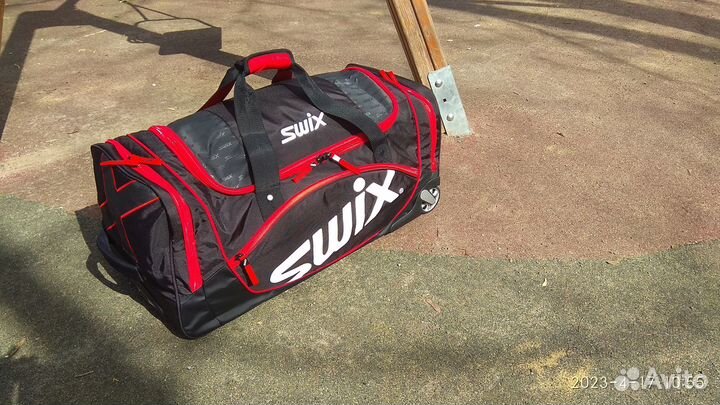 Сумка на колесах Swix