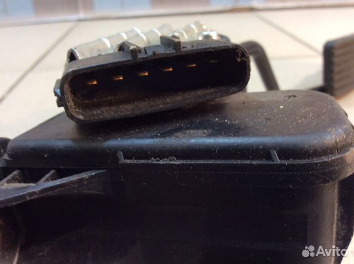 Педаль газа Mitsubishi Pajero Sport KH 2008-2015