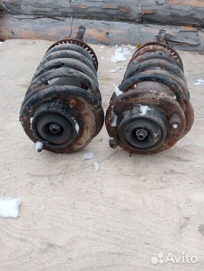 Амортизаторы передние Passat B5 1.8 1999г