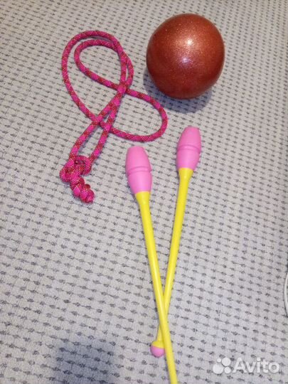 Мяч гимнастический, булавы, обруч, скакалка, купал