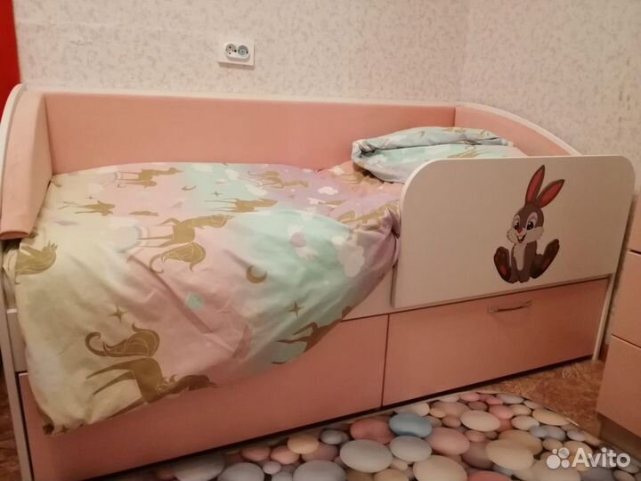 Детская кровать с зайкой