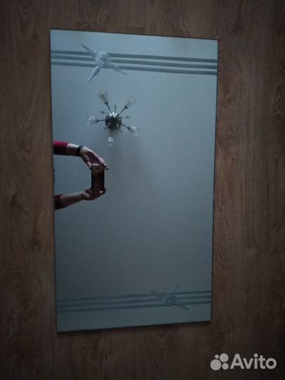 Настенное зеркало