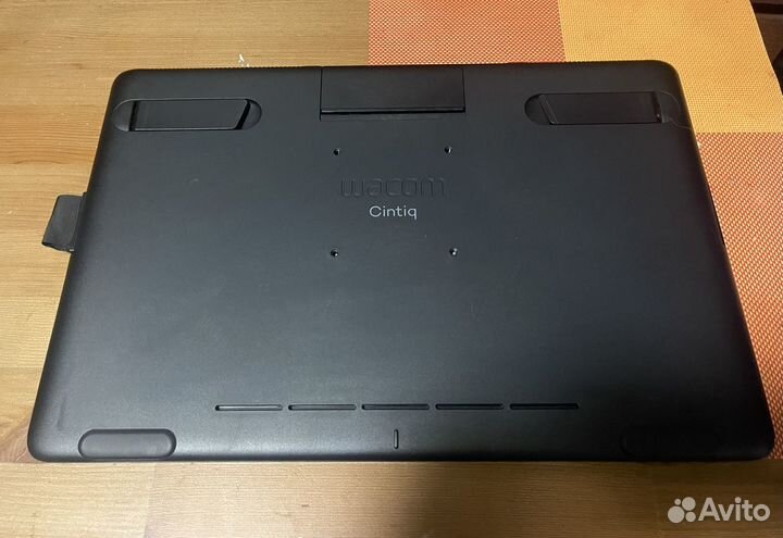 Планшет Wacom Cintiq 16 + сумка для перевозки