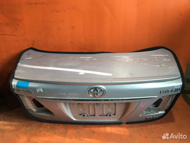 Крышка багажника Toyota Crown GWS204