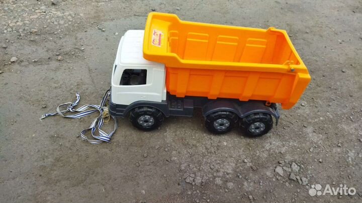 Грузовик и пожарная машина