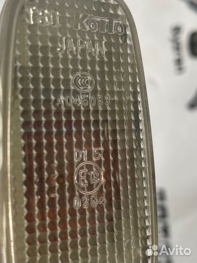 Повторитель поворота в крыло передний Toyota Prius