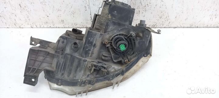 Фара правая Mitsubishi Pajero Sport 2