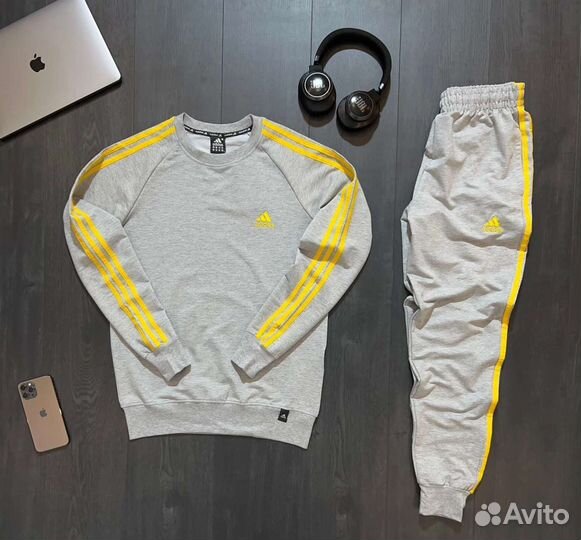 Спортивный костюм adidas