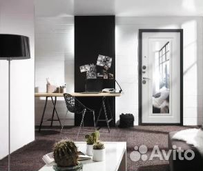 Дверь входная с зеркалом