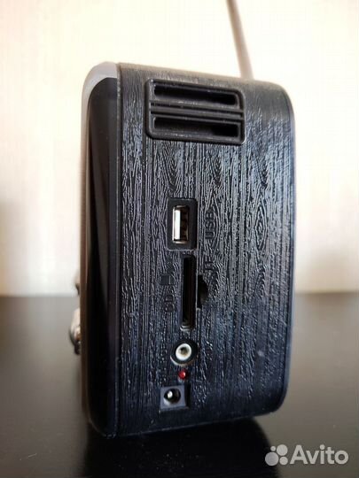 Радиоприемник Ritmix RPR-050 Gold ретро