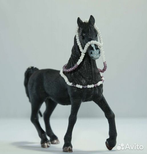 Фигурка лошади, Арабский жеребец Schleich