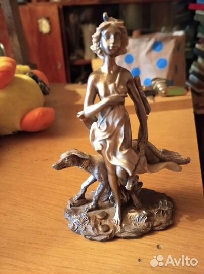 Статуэтка полистоун 