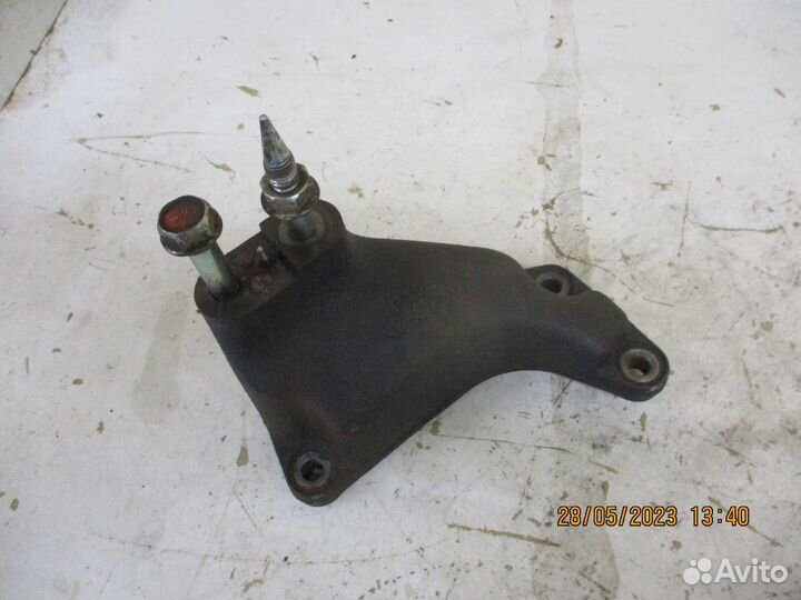 Кронштейн подушки двигателя левый Шевроле Лачетти