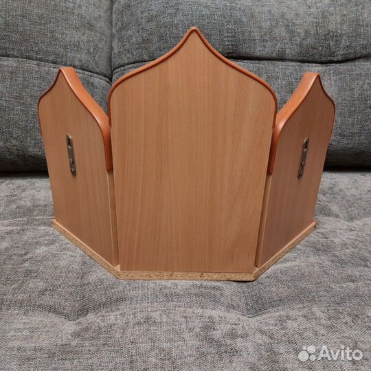 Полка для икон угловая