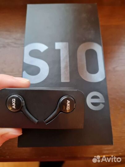 Наушники samsung AKG от мобильного телефона S10e