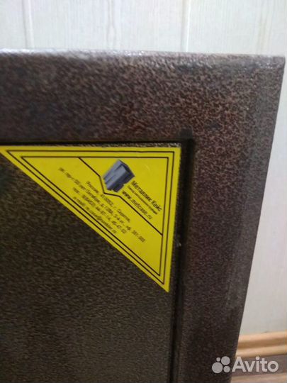 Сейф металлический