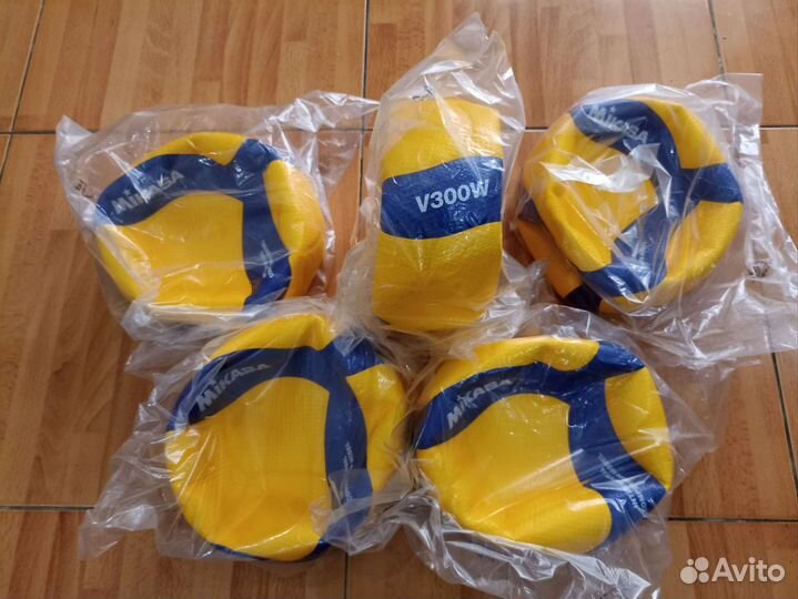 Волейбольный мяч mikasa v300w