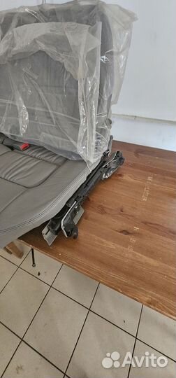 Задний ряд сидений на lexus LX 470