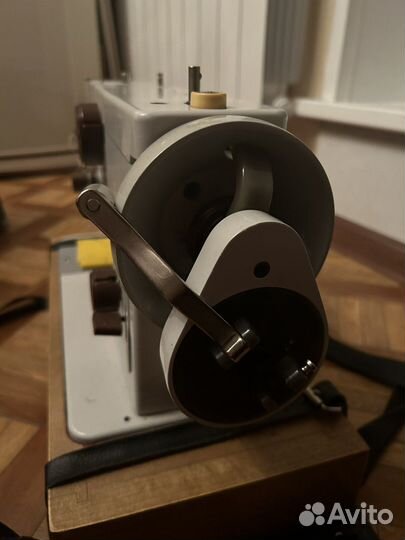 Швейная машина Чайка 143