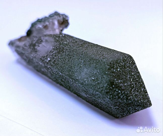 Кварц с хлоритом, кристалл, 10*3*3,5 см