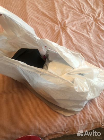 Пакет вещей и сапоги