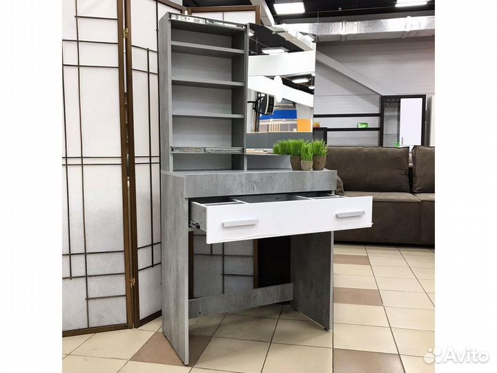 Косметический стол Инстайл