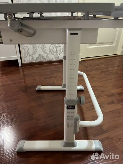 Детский письменный стол и стул