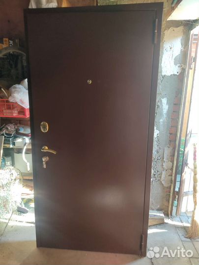 Дверь входная металлическая