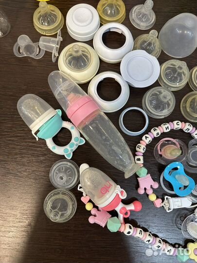 Набор бутылочек и приспособлений для грудничка