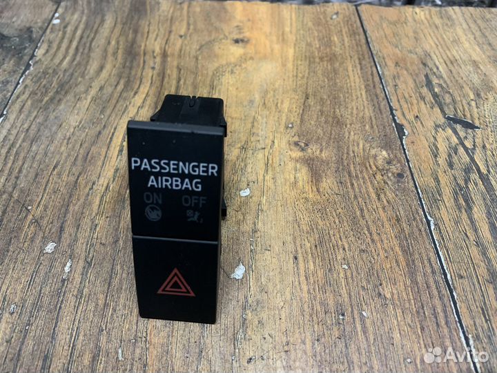 Skoda Octavia A7 Кнопка аварийной сигнализации