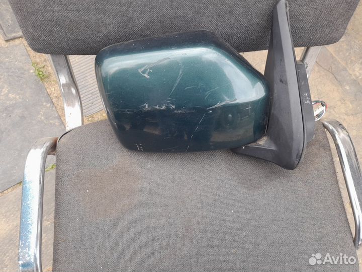 Боковое зеркало