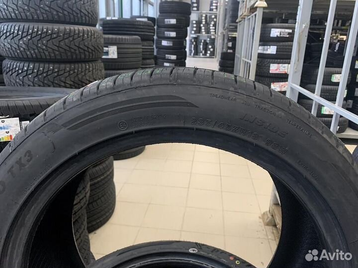 Tracmax X-Privilo TX3 235/45 R18 98W
