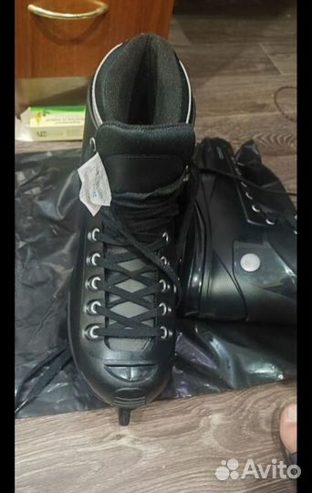 Хоккейные коньки 42