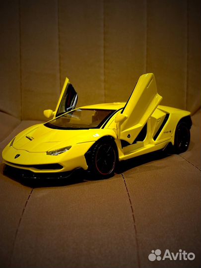 Модель автомобиля Lamborghini Aventador метал