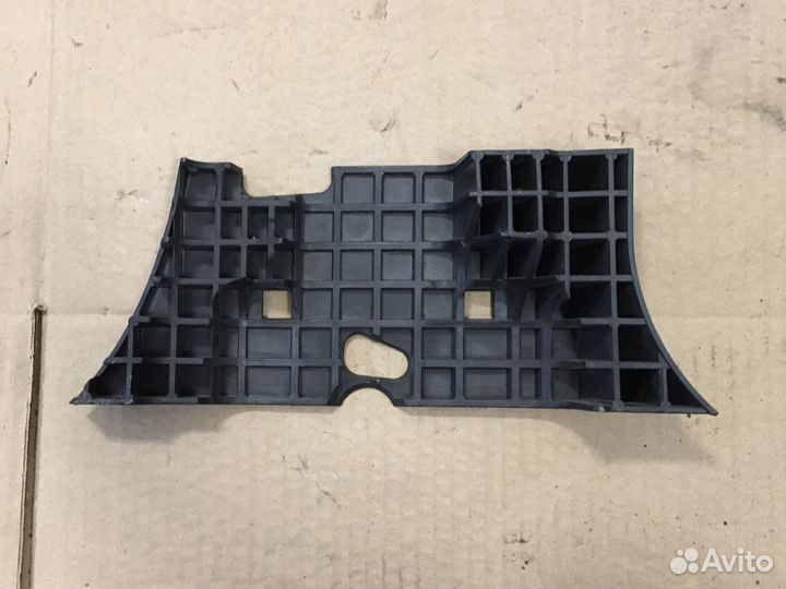 Кронштейн стойки Skoda Octavia A5 (3261)