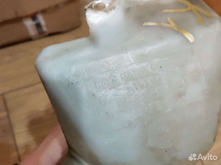 Дополнительный Бачок омывателя Ford Focus 2