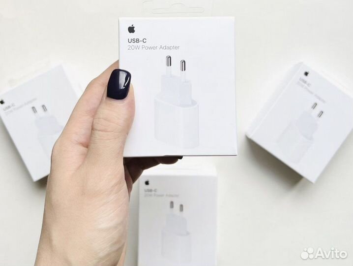 Блок быстрой зарядки на iPhone