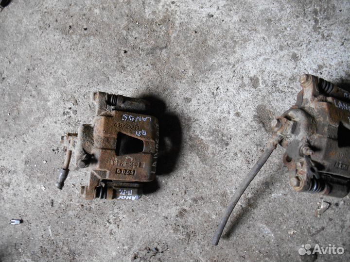 Передний правый суппорт Chevrolet Lanos