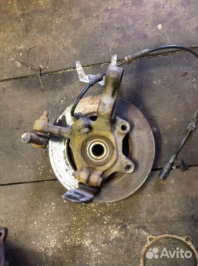 Левый поворотный кулак Renault Megane 1