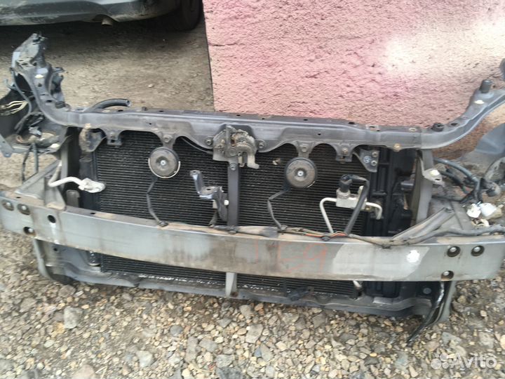 Рамка радиатора Toyota Wish