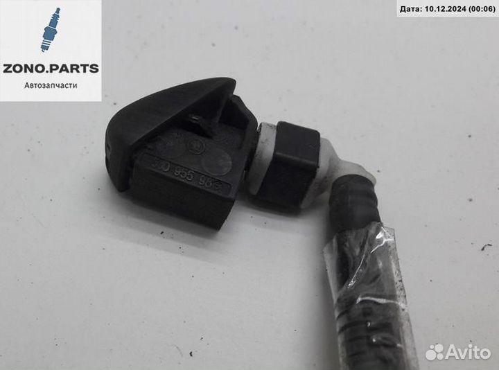 Форсунка омывателя 5j0955985 на Skoda Roomster