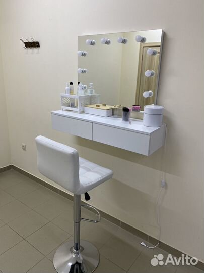 Столик для бровиста